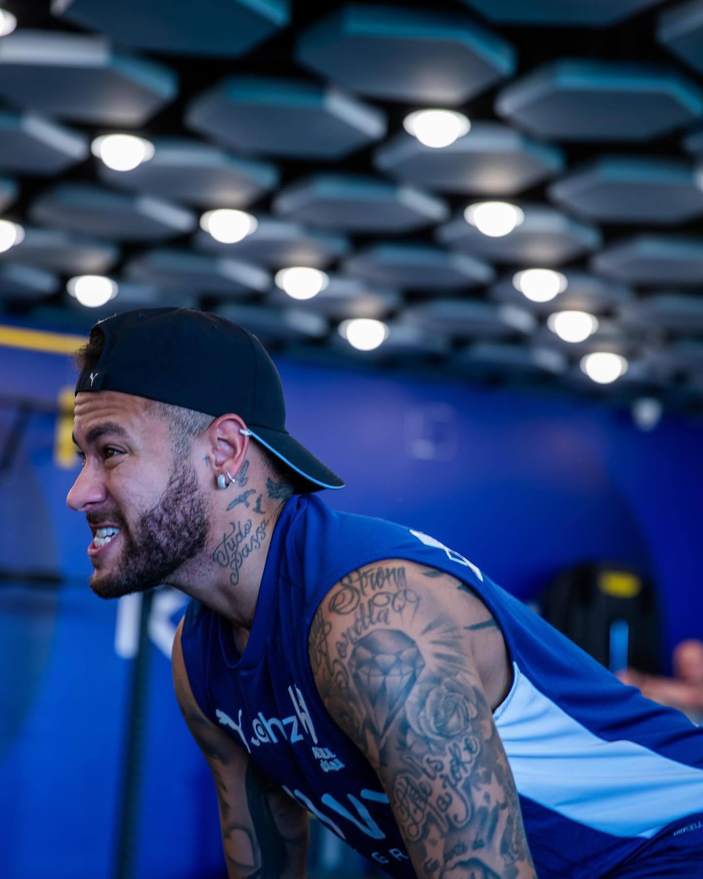 尤文本赛季税前年薪前20：弗拉霍维奇2220万第1，戴维1110万