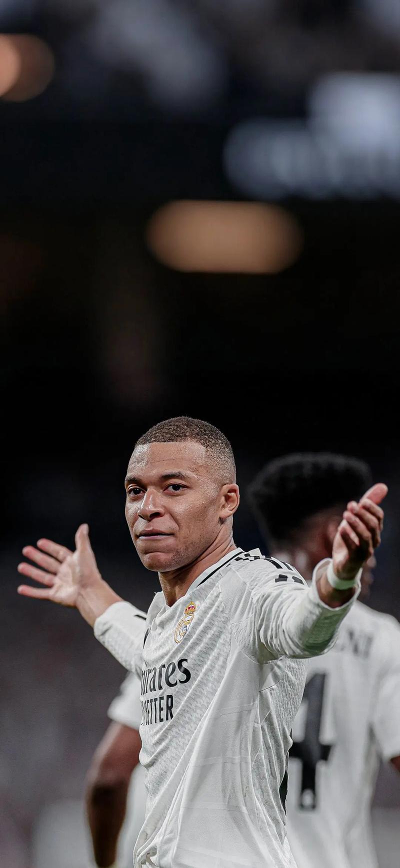 1-2！阿森纳遭读秒绝杀！曼城3-0大胜差2分，日本中场绝平利物浦