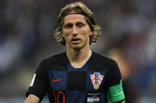 佩工：皮球先打在球员身上再弹到手上，裁判硬造了一个点球